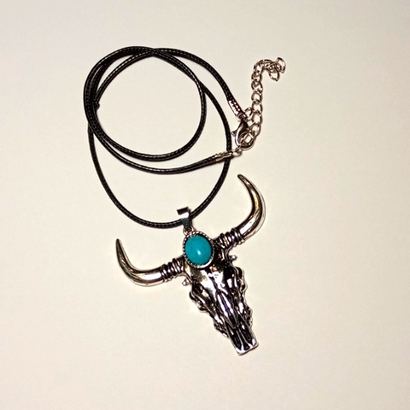 LONGHORN SKULL PENDANT NECKLACE - Picture 3 of 4